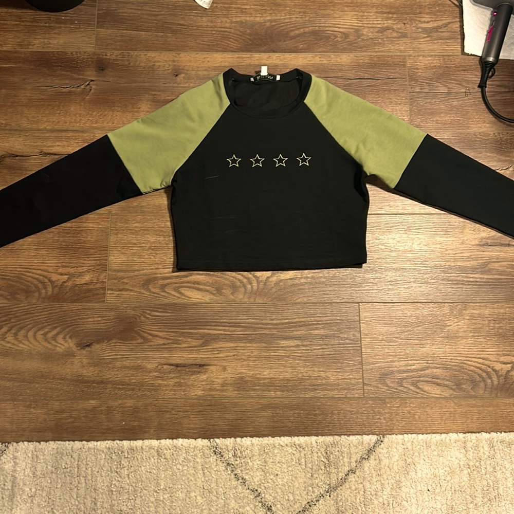 Small Green and Black Long sleeve Crop Top